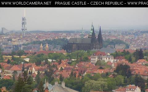Pohled na Pražský hrad a Žižkovský vysílač